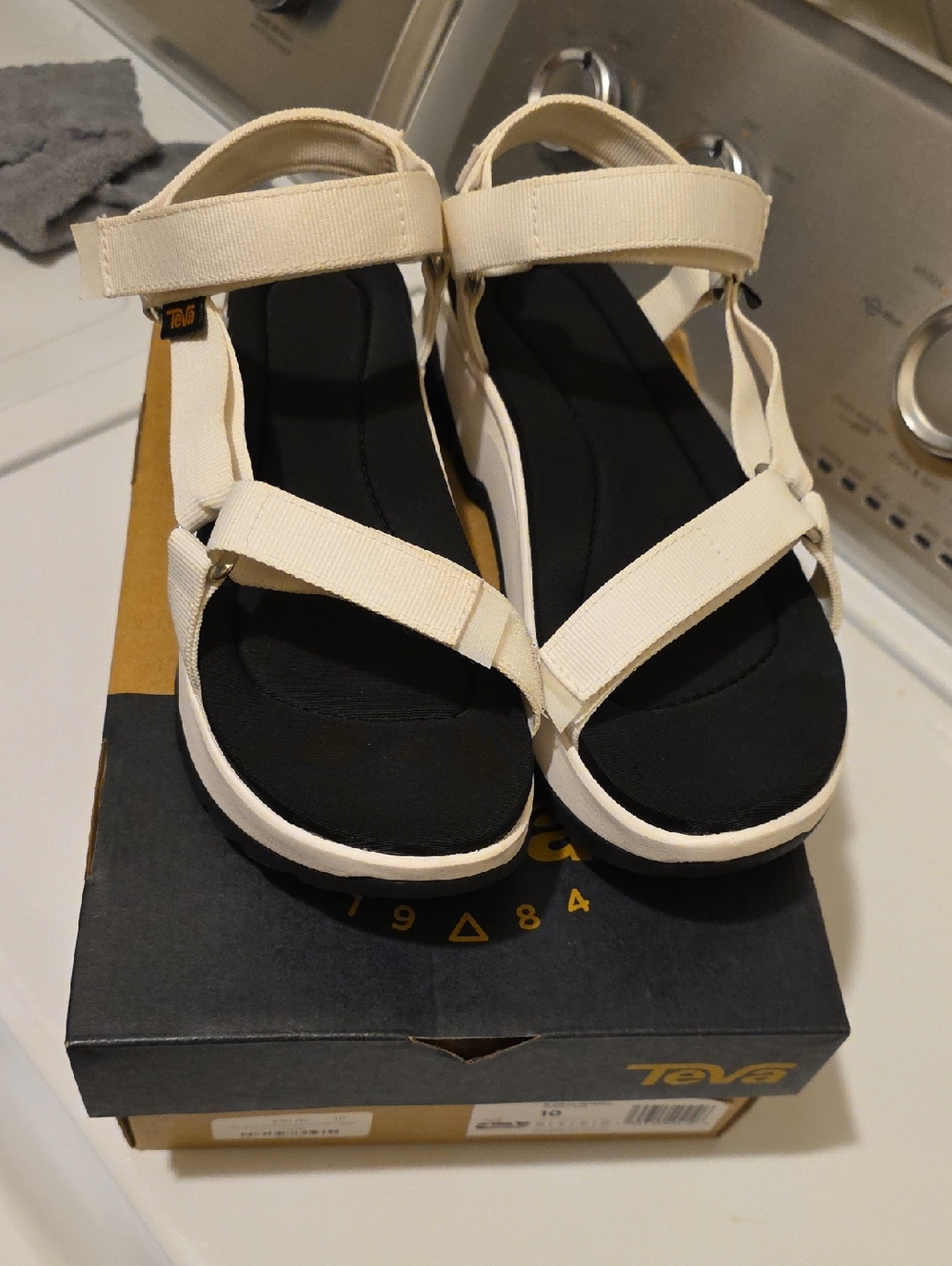 Teva Womens Jadito Universal Platform In White- Worn Once